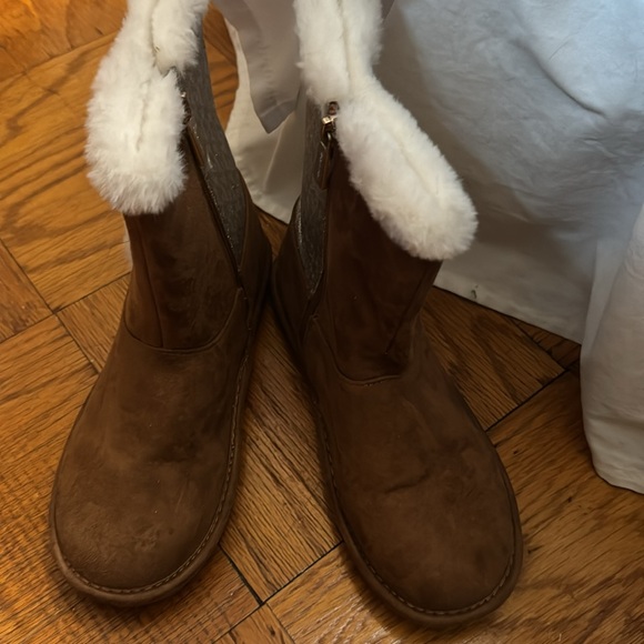 Michel Kors Big Girl Glitter Fuzzy Boots Size 4 - Picture 2 of 4